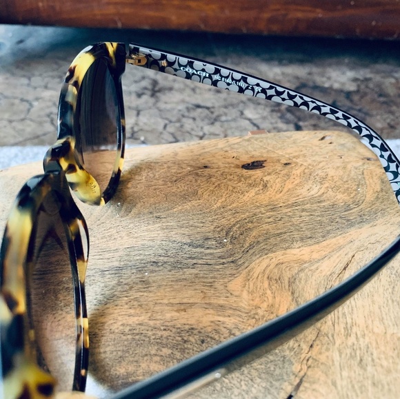 Brand new Coach sunglasses - Picture 3 of 4